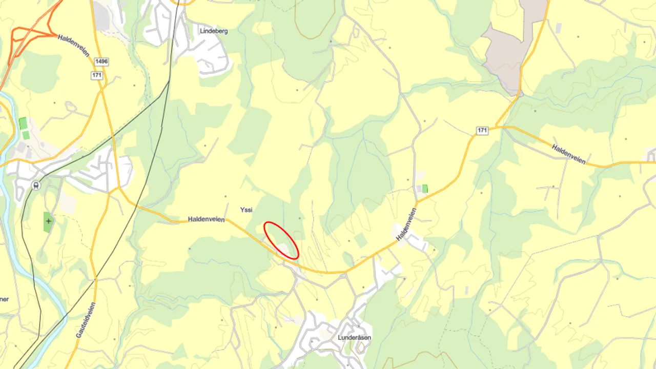 Utsnitt av kart over Frogner og Lunderåsen med en sirkel som viser hvor langs Haldenveien utglidningen har skjedd. Haldenveien nord for avkjøringen til Ausenfjellet.